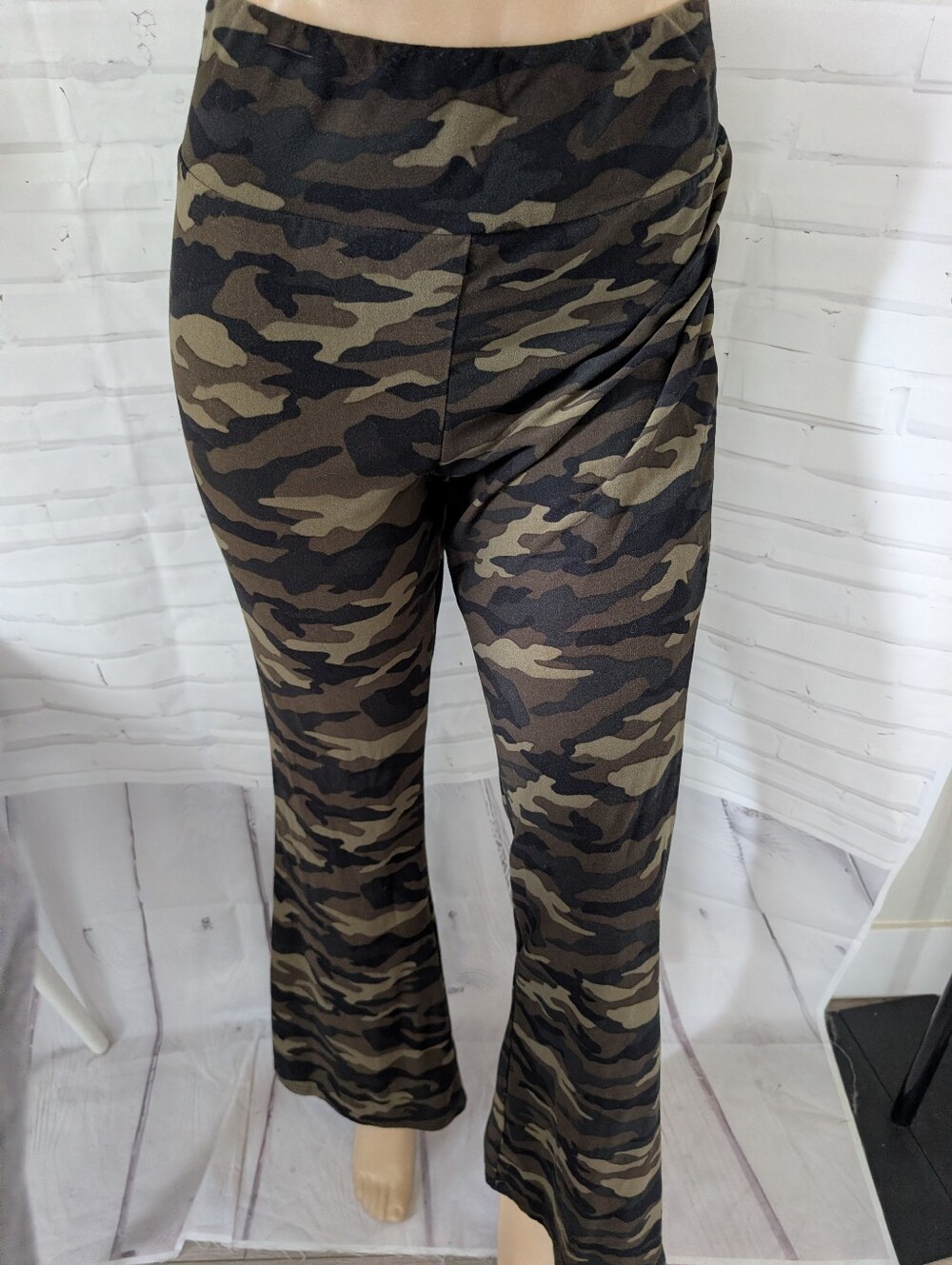Camo Print Women’s Stretch Flare Leggings
